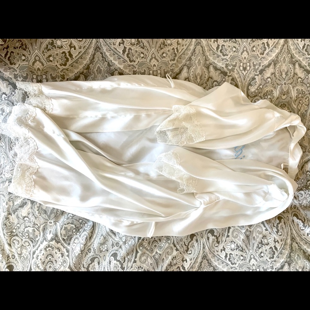 In Bloom Bridal Robe - Picture 4 of 6
